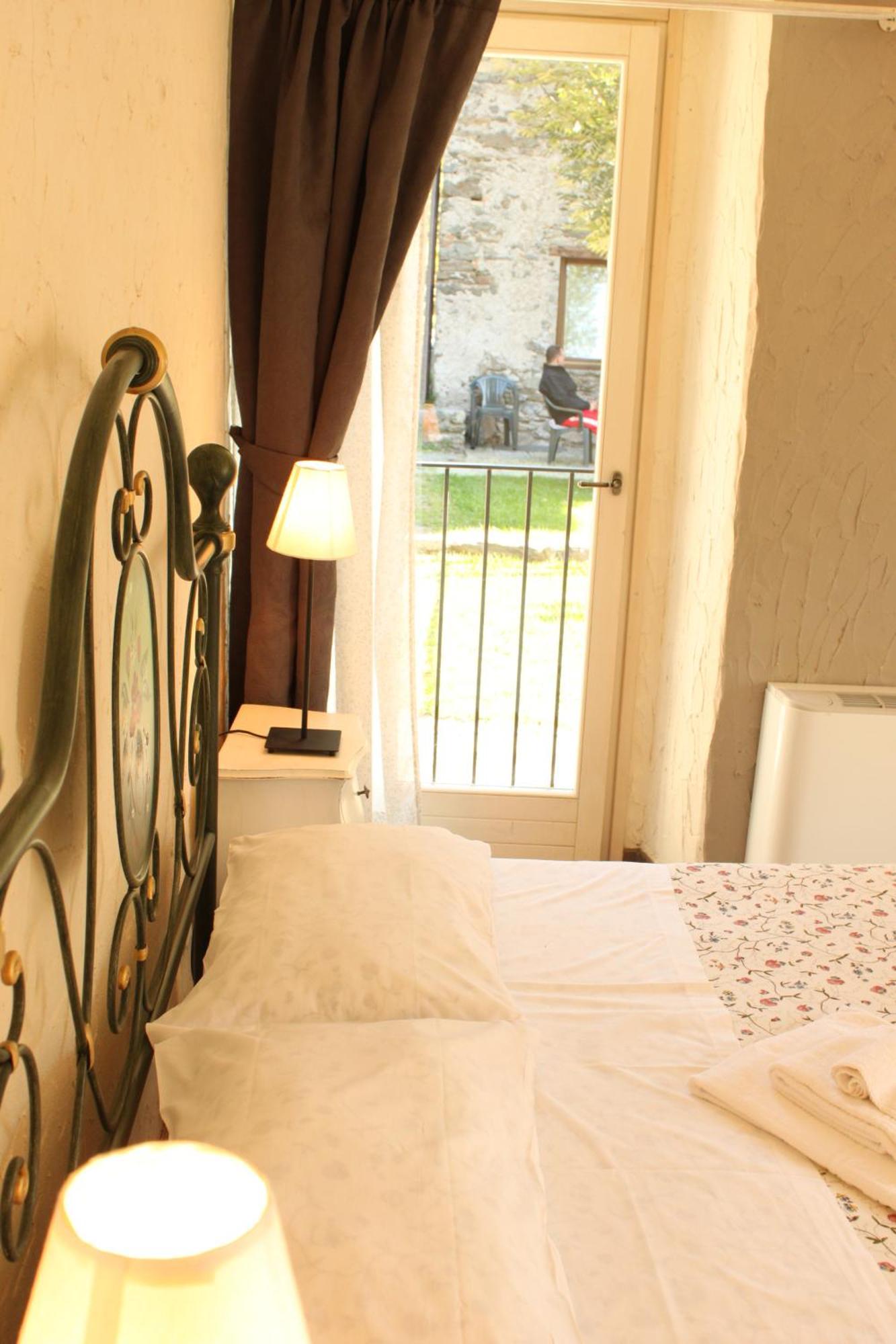 Borgo Erbiola Colico Quarto foto