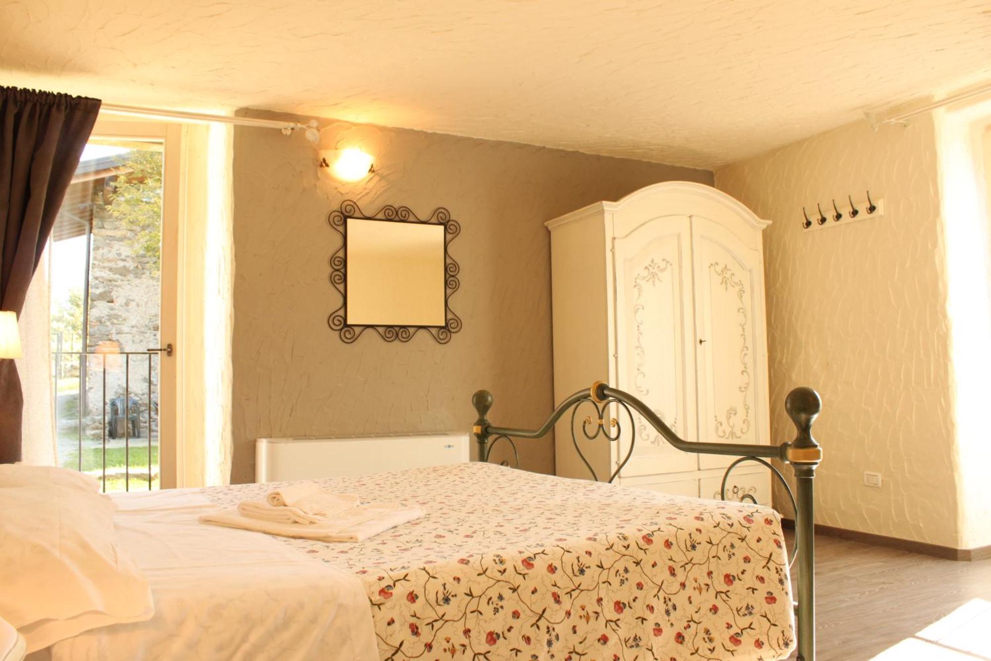 Borgo Erbiola Colico Quarto foto